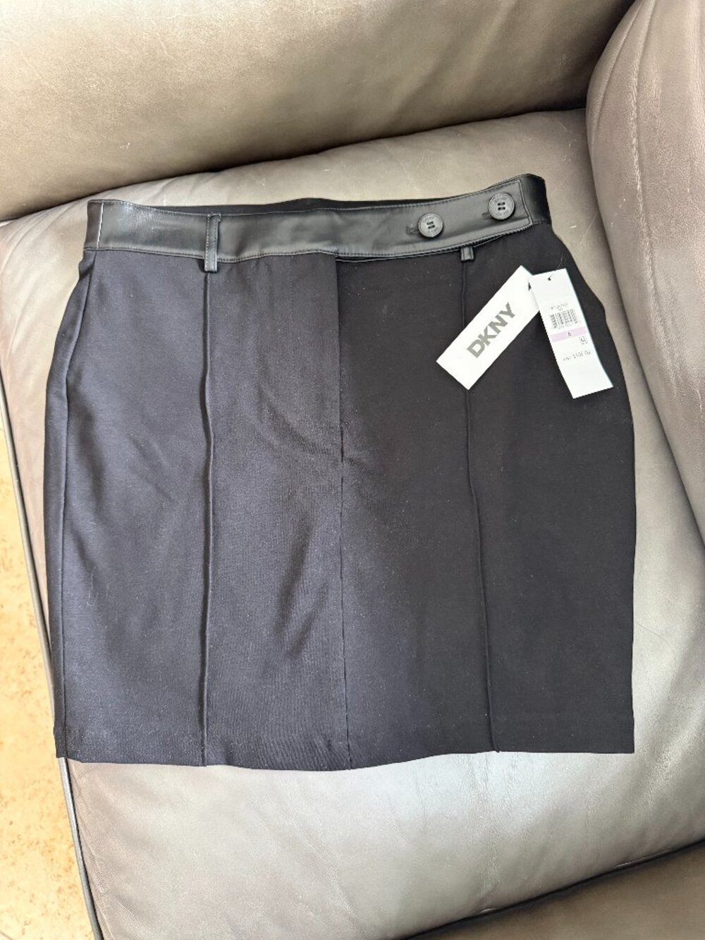 NWT DKNY BLACK SKIRT WITH FAUX LEATHER TRIM. SIZE 6